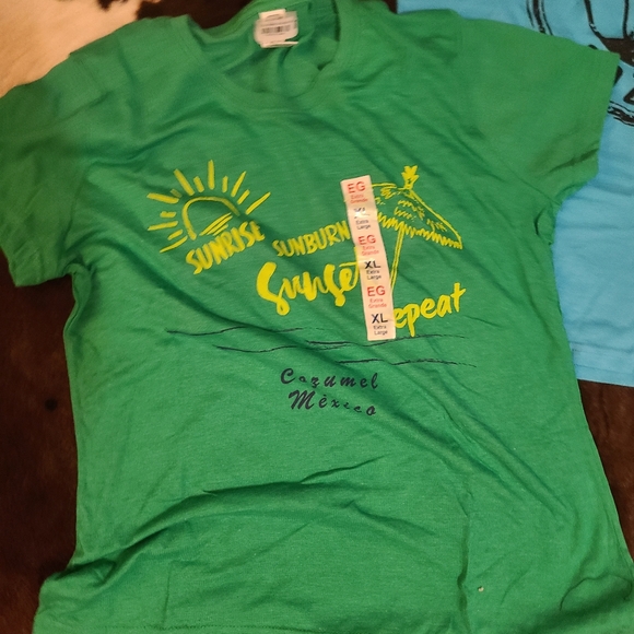 Tops - Picture 2 of 2